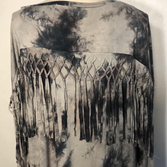 entro Tops - Entro Small Black Gray tie dye with Fringe along back oversized
